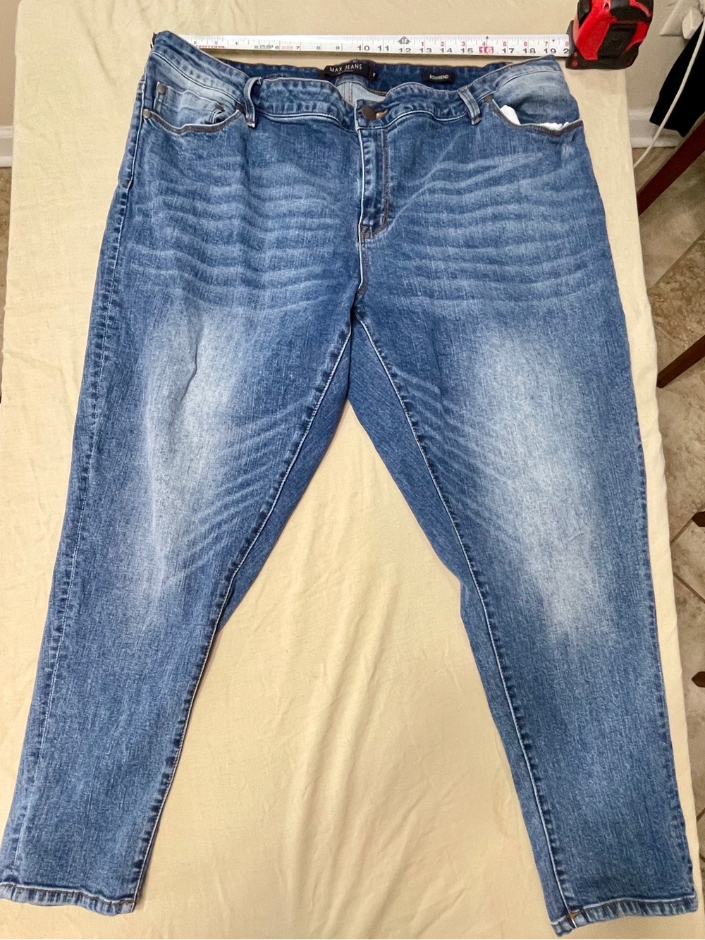Max Jeans Women's Boyfriend Jeans Blue Denim Medium Wash 5-Pocket Button Zip